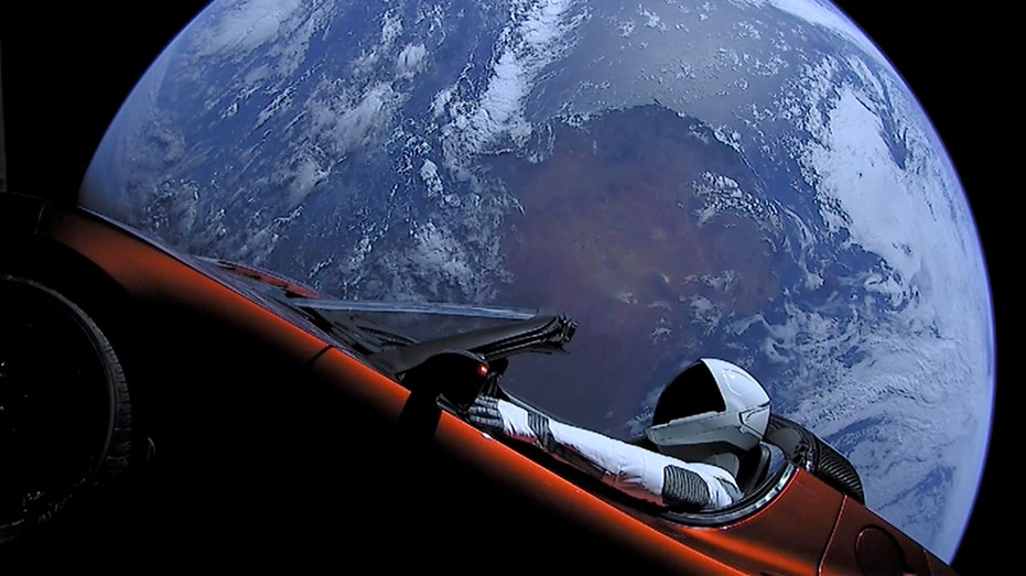 Nově objevený asteroid? Ve skutečnosti Teslova Roadster!